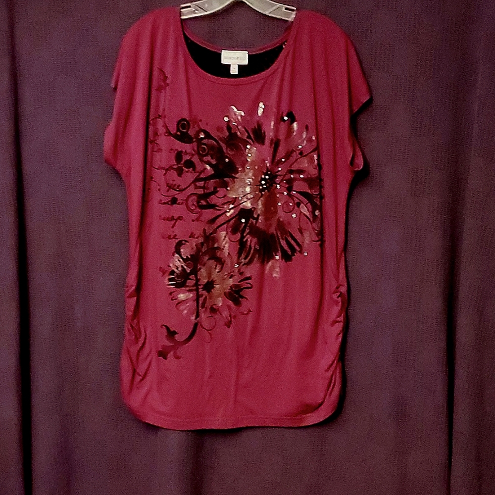 Sz 1X maroon top with sparkles dusting the arty design